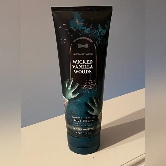 Bath & Body Works Wicked Vanilla Woods
Ultimate Hydration Body Cream scented - Picture 2 of 4